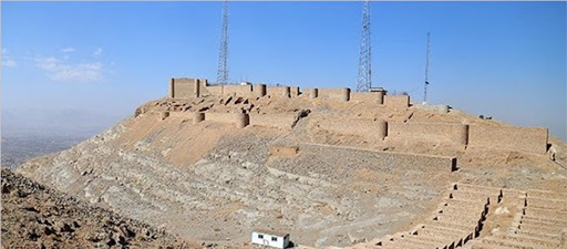 شهرداری شاه دژ کوه صفه را مرمت می کند یا بنایی؟