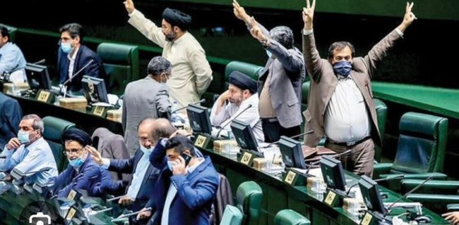 نمایندگان مجلس به جای تقابل بامردم به فکر مشکلات معیشتی باشند