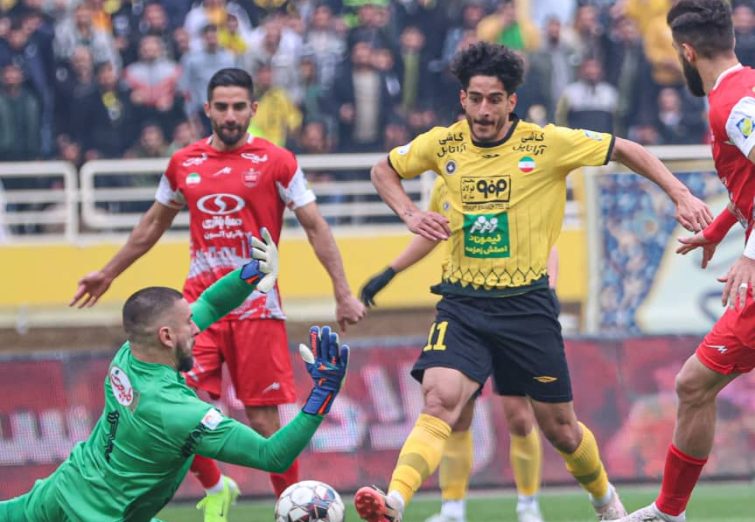 مرحله یک هشتم جام حذفی فوتبال *سپاهان برای سومین‌بار پرسپولیس را شکست داد