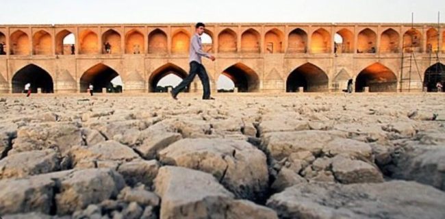 نفسِ اصفهان در غبار